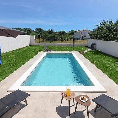 Ferienhaus Mit Privatpool Fuer 4 Personen Ca 60 Qm In Sisan, Istrien Suedkueste Von Istrien Eksteriør bilde