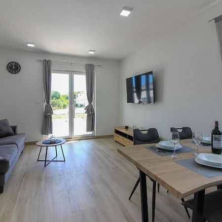 Ferienhaus Mit Privatpool Fuer 4 Personen Ca 60 Qm In Sisan, Istrien Suedkueste Von Istrien Eksteriør bilde